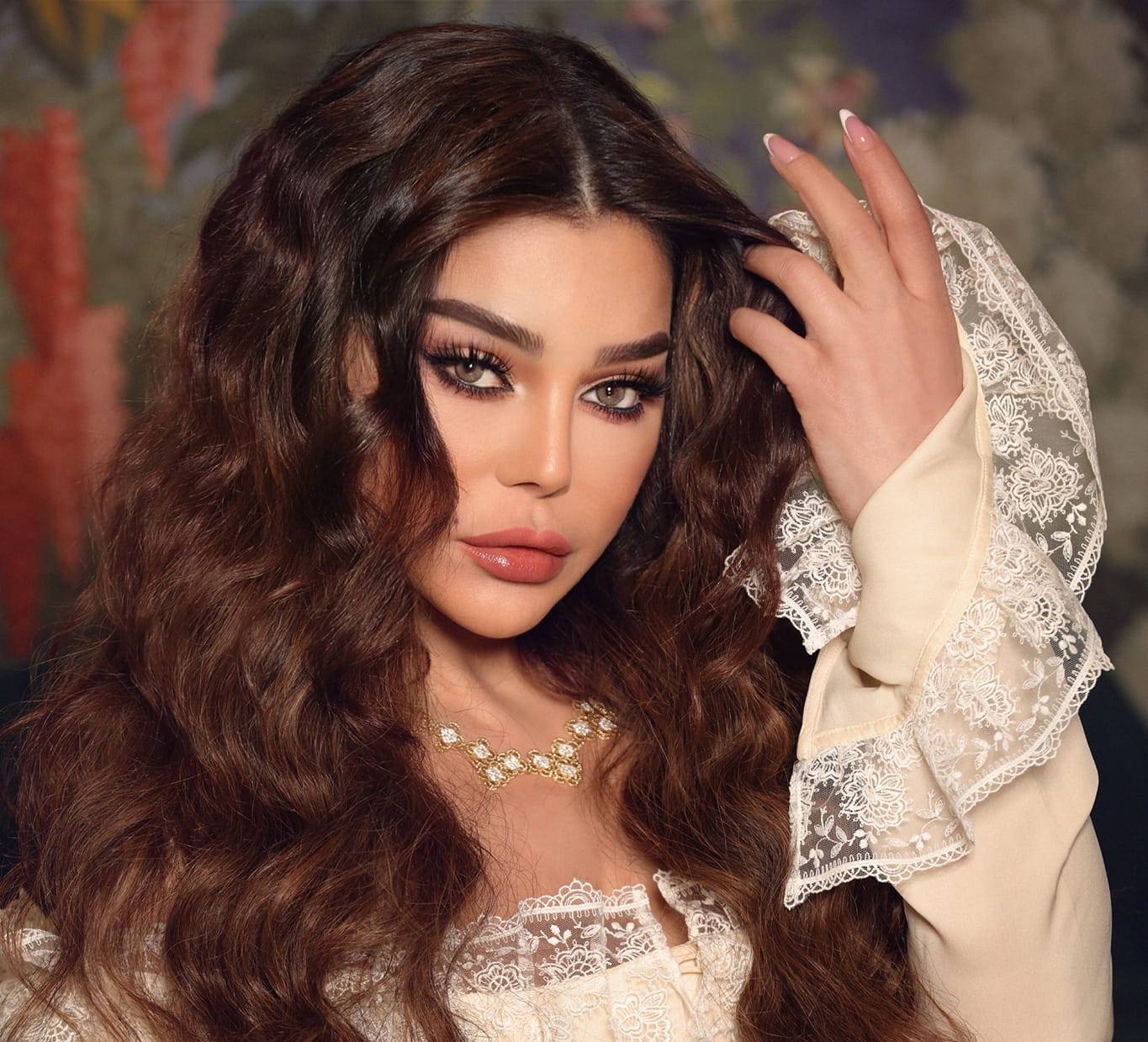 هيفاء وهبي في مربع الذات تعيش السكينة