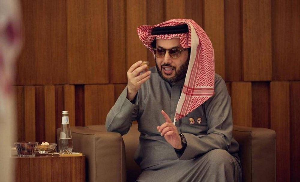 الموت يضرب الفن السعودي مرتين في يوم واحد.. وتركي آل الشيخ يقدّم العزاء!