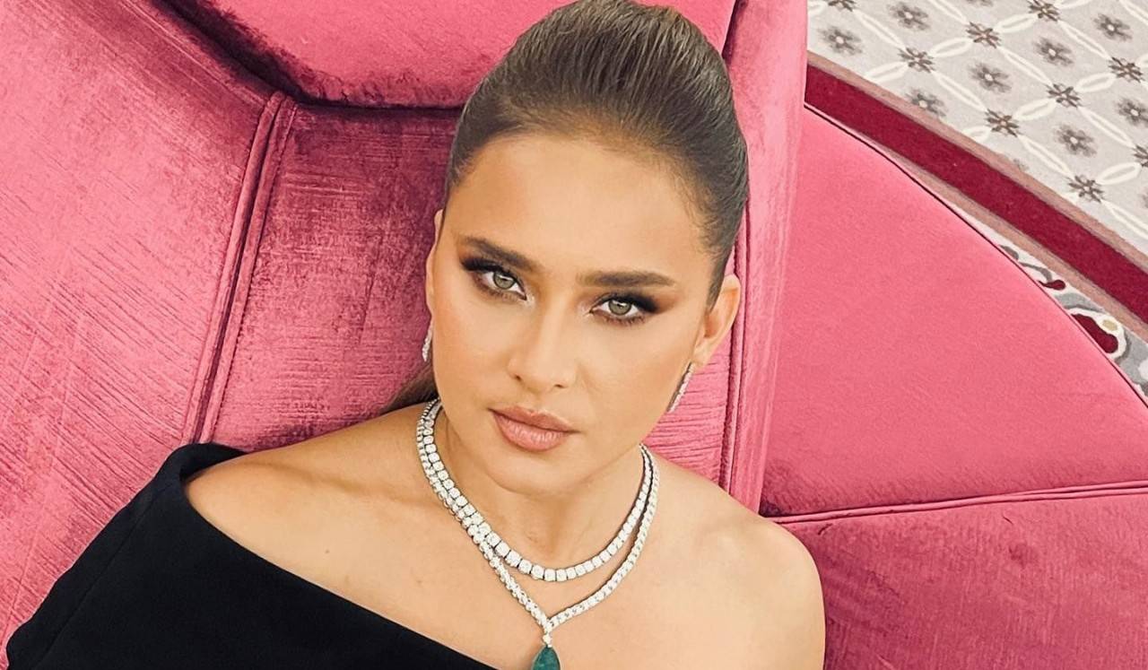 هل خضعت نيللي كريم لعملية تجميل في وجهها؟ | HawacomTV