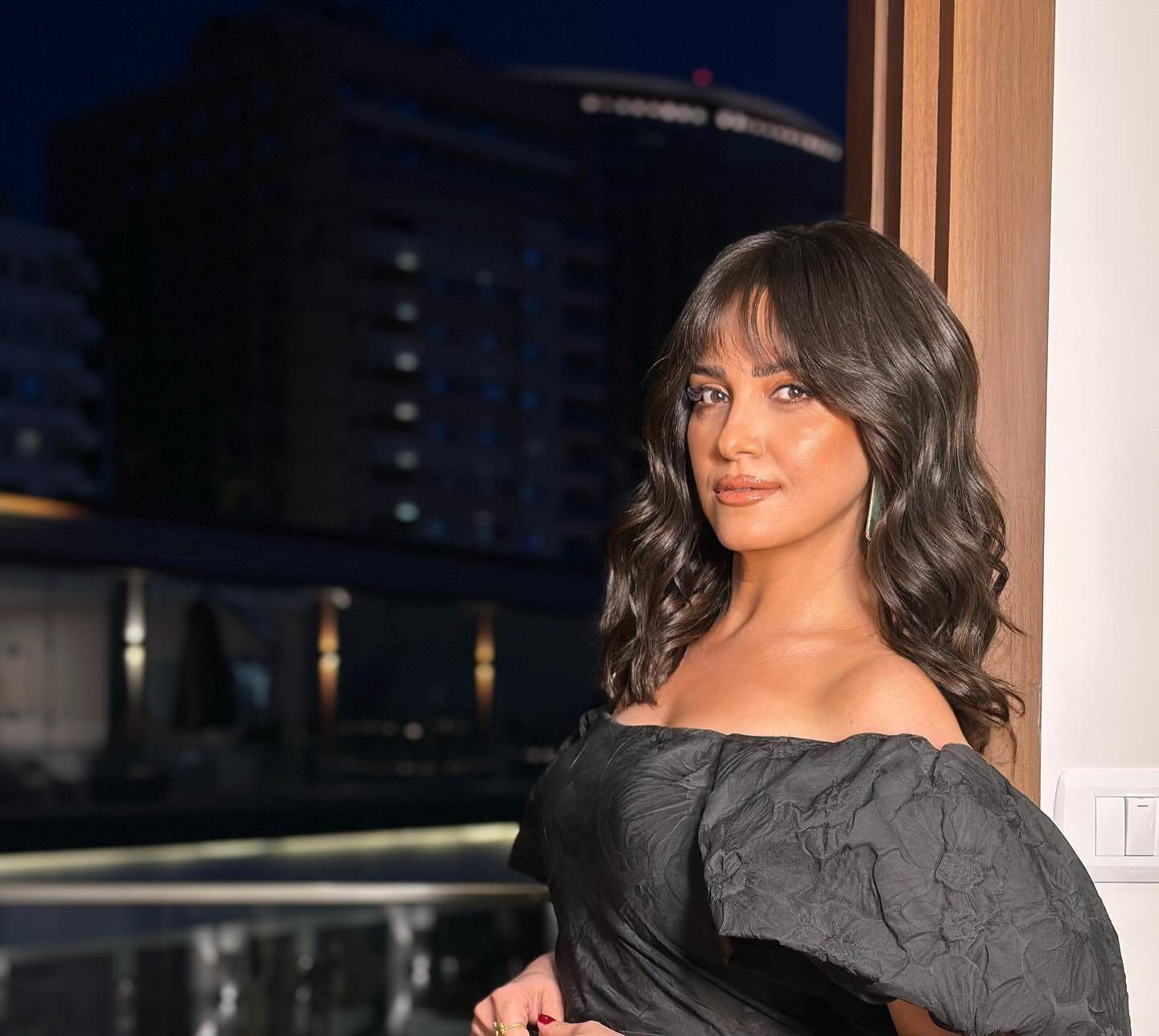 ريهام عبد الغفور تردّ على جدل صورتها مع أحمد زاهر