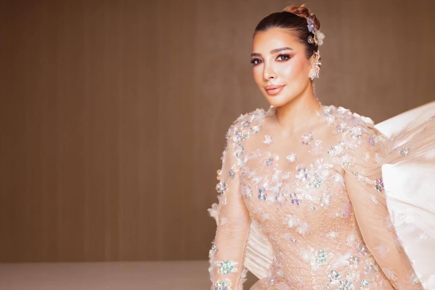 شاهد الفيديو...أصالة تثير الجدل بقبلة لـ