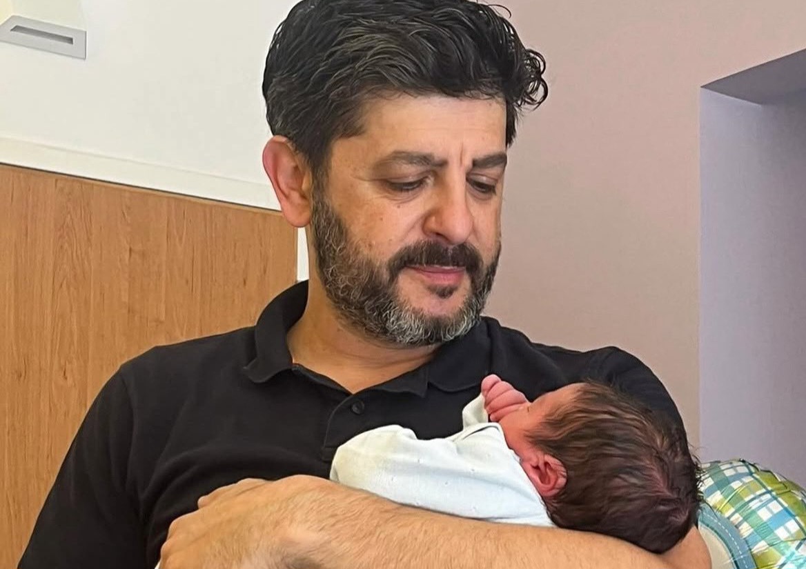 طوني عيسى يرزق بمولوده الثاني ويختار له هذا الإسم