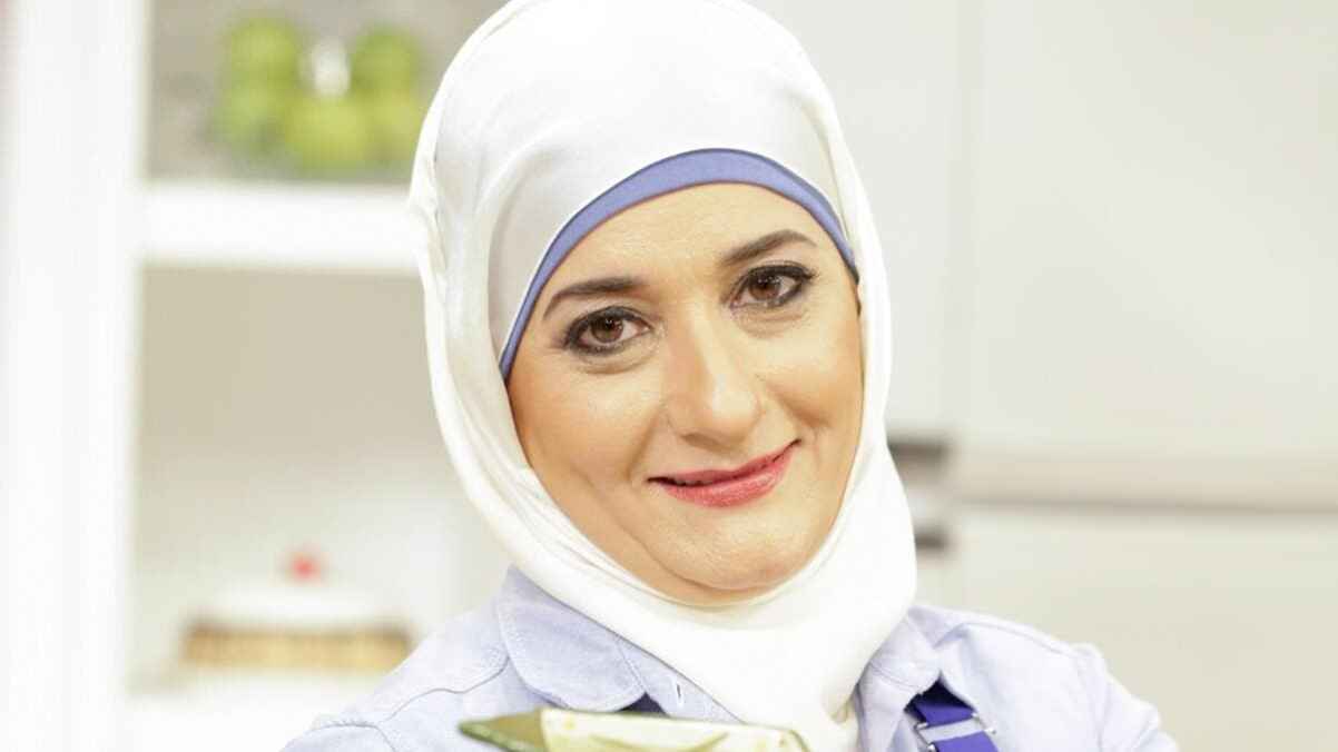 الشيف منال العالم تخلع الحجاب وتثير جدلًا.. فيديو