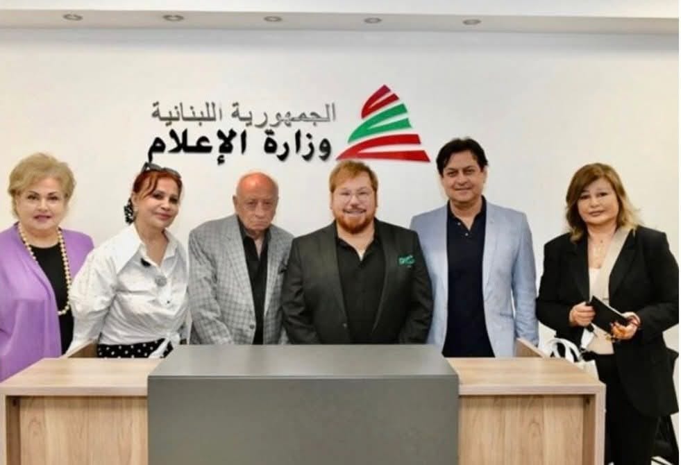وفد من