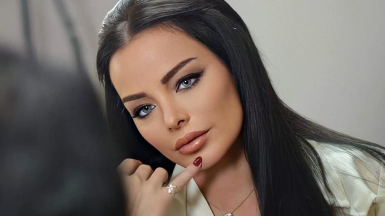تولين البكري تهاجم مازن الناطور وتدافع عن باسم ياخور وسلاف فواخرجي