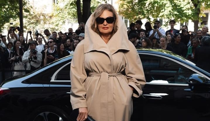 يسرا بأناقة Balenciaga تخطف الأضواء في أسبوع الموضة في باريس