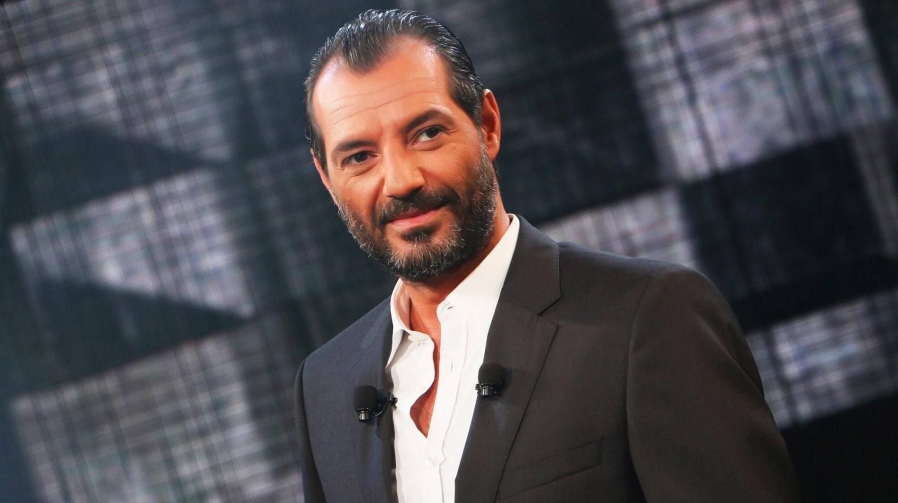 شخصية غامضة تعيد عادل كرم للسينما المصرية.. إليكم تفاصيل فيلم 