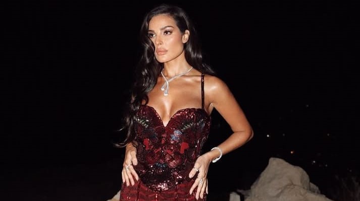 ثوب من جمر وأناقة ملكية.. نادين نجيم ساحرة في زفاف سيليو صعب وزين قطامي