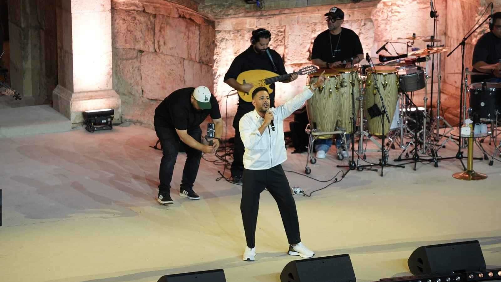 محمد حماقي يلهب حماس جمهور جرش في الليلة قبل الأخيرة للمهرجان