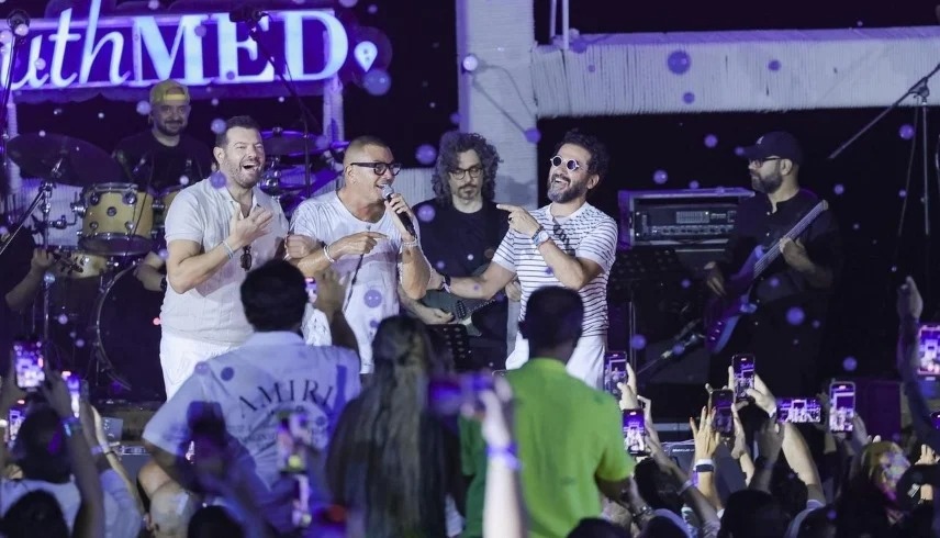 أحمد حلمي وعمرو يوسف يفاجآن عمرو دياب على المسرح