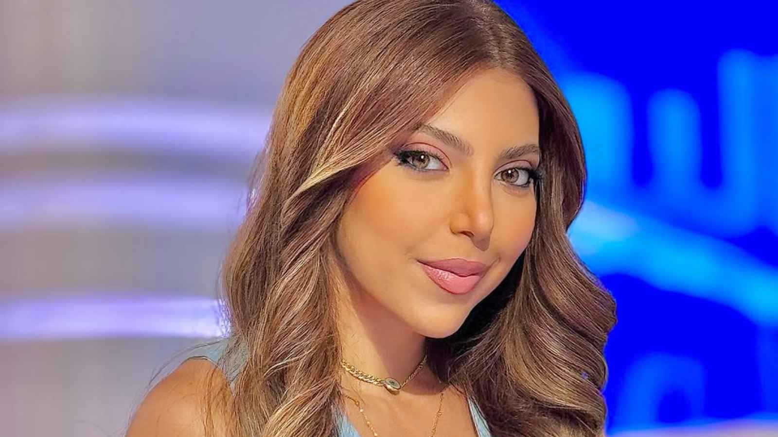 لوتس مسعود توجه رسالة لوالدها غسان مسعود قبل عرض 