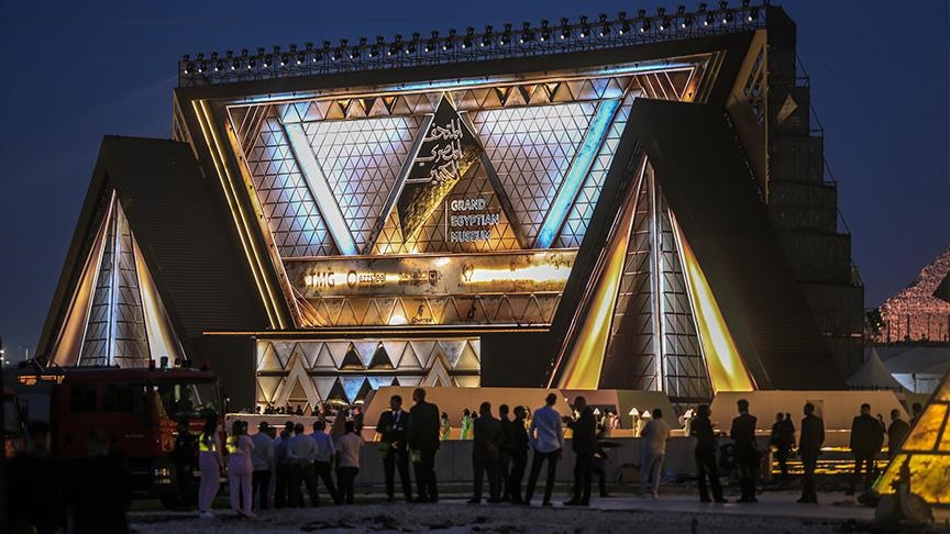 بعد انتقاد حفل افتتاح المتحف المصري الكبير.. موقف غامض من مخرجه هاني مهنا