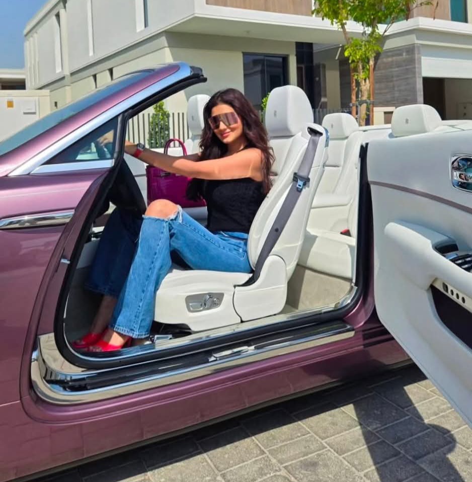 محمد سامي يفاجئ مي عمر بسيارة 