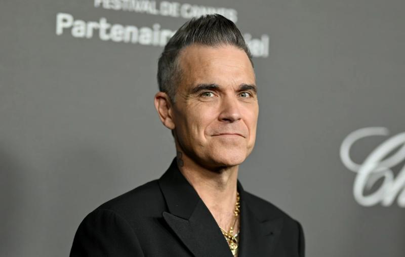 روبّي ويليامز يكشف عن تدهور بصره بسبب حقن فقدان الوزن