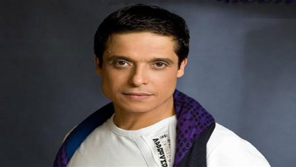 من الغناء إلى التمثيل.. محطات مهمة في مسيرة عامر منيب الفنية