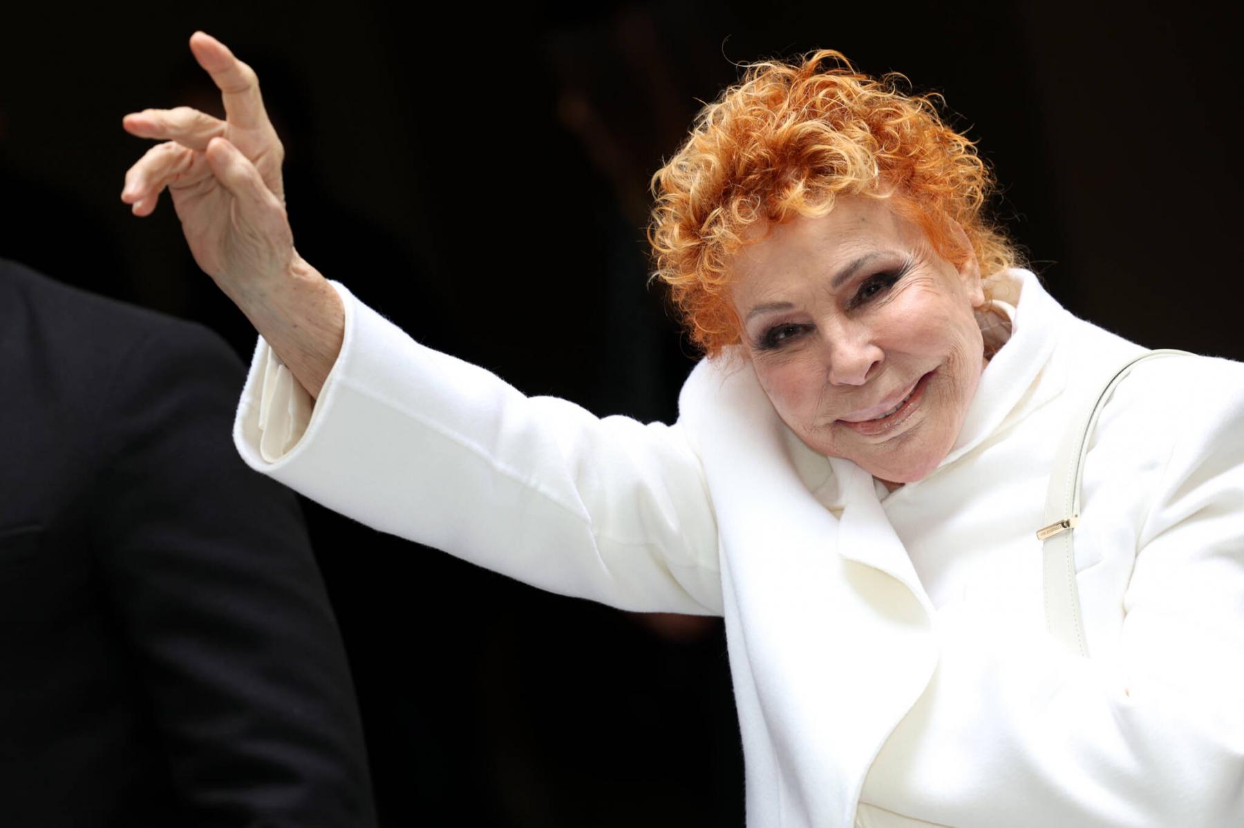 إيطاليا تفقد صوتها المخملي… وفاة أورنيلا فانوني عن 91 عامًا