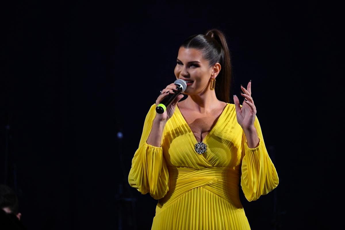 تكريم رنين الشعار بجائزة الفنون الرفيعة في تركيا