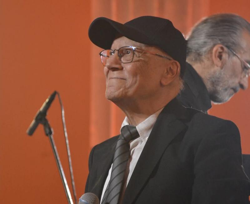 انهيار أحمد قعبور على المسرح وهذا جديد وضعه الصحّي