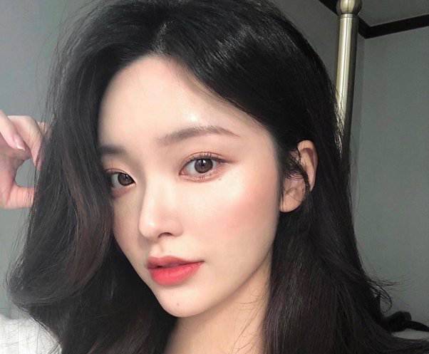 انتحار المغنية الكورية ناهي عن 24 عاماً وجمهورها مصدوم