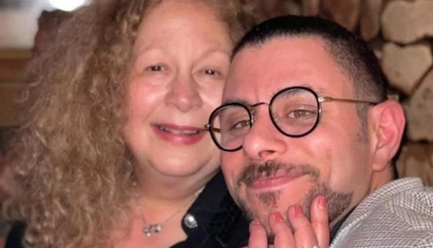 أحمد الفيشاوي يروّج لفيلم «سفاح التجمع» بعد رحيل والدته بيومين