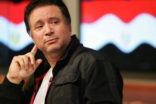 غموض يلف الحالة الصحية للفنان إيمان البحر درويش.. وأصدقاؤه يطالبون بالدعاء له