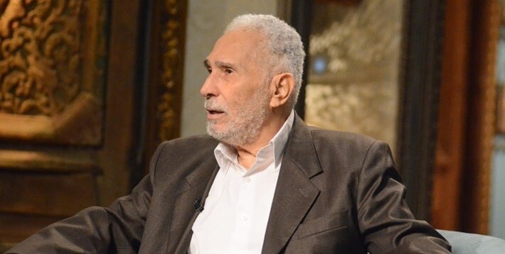 تجميد معاشه وحساباته البنكية.. نجل عبد الرحمن أبو زهرة يستغيث: 