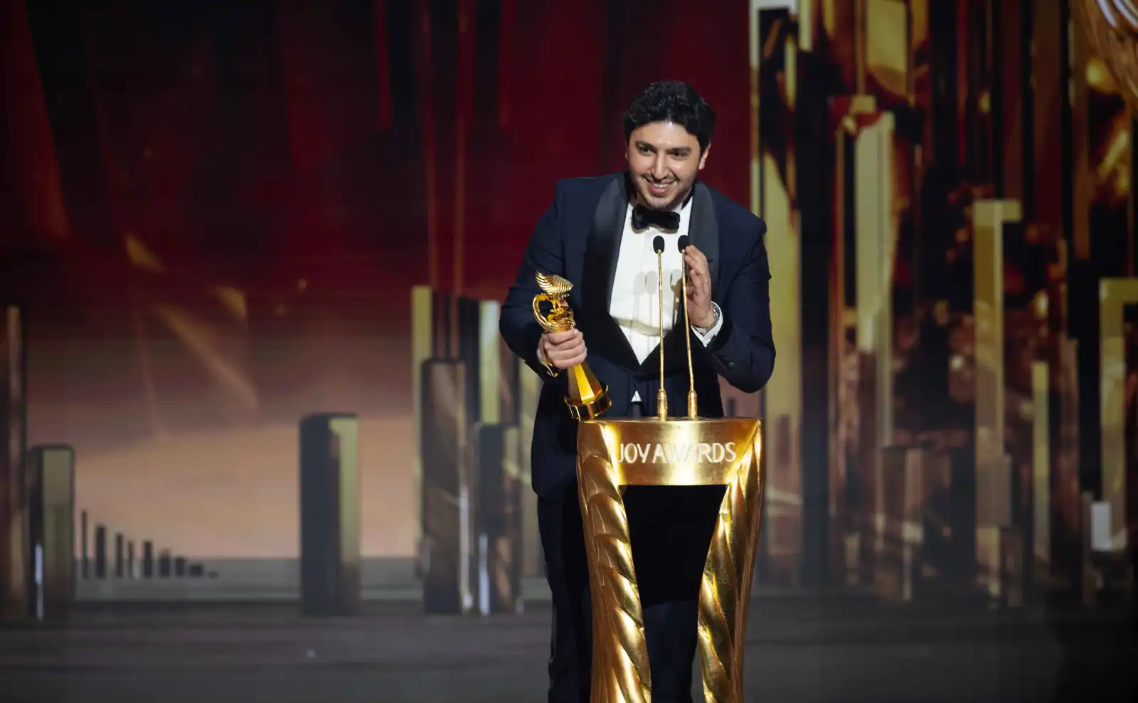 فرحتان لمحمد فضل شاكر بـ Joy Awards.. فوز مستحق وخبر حمل زوجته