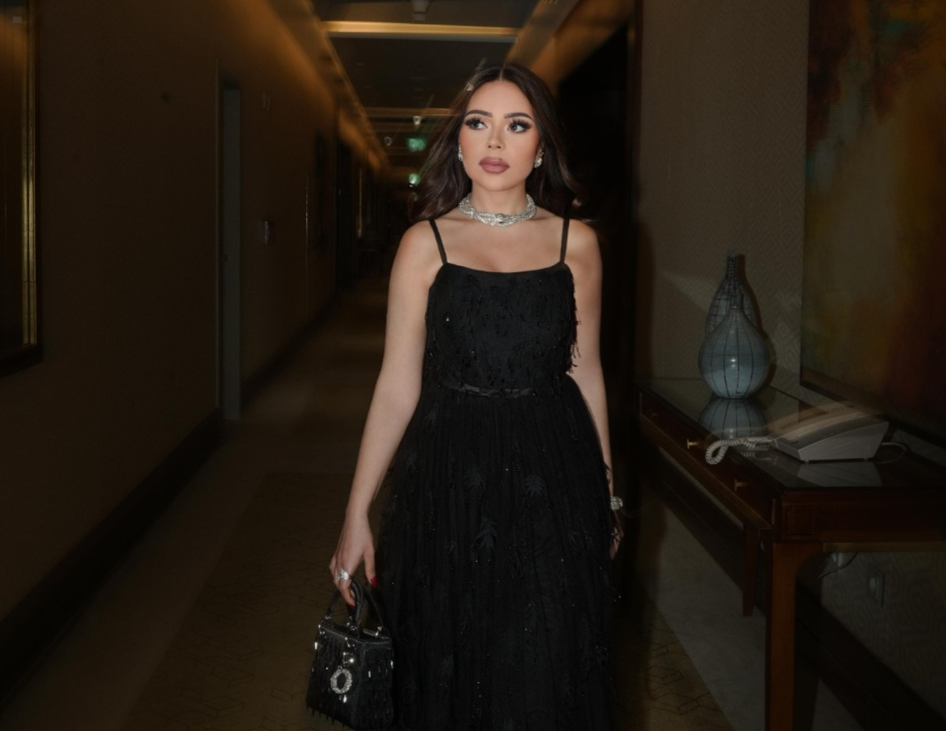 البساطة الراقية تميّز إطلالة أسما إبراهيم في حفل «المتحدة» بدار الأوبرا المصرية