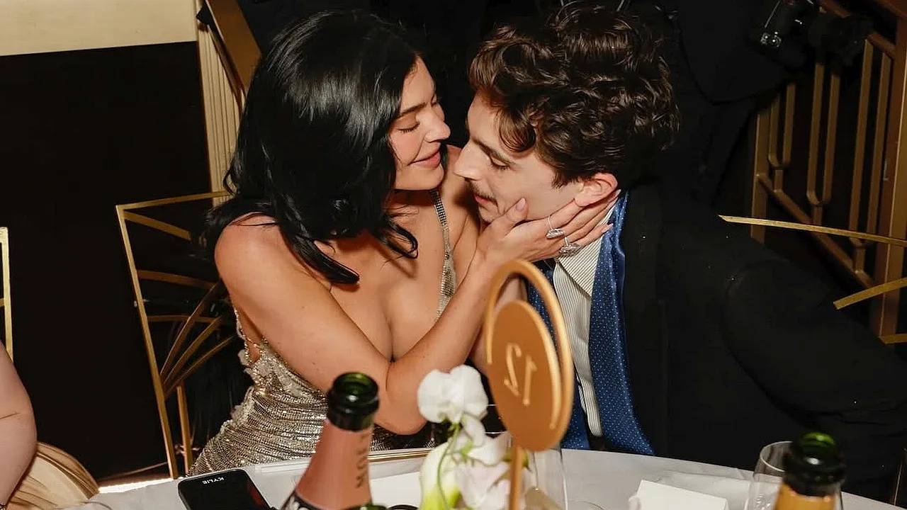 تيموثي شالامي يتوج بجائزة Critics Choice 2026 ويعلن حبه لـ كايلي جينر