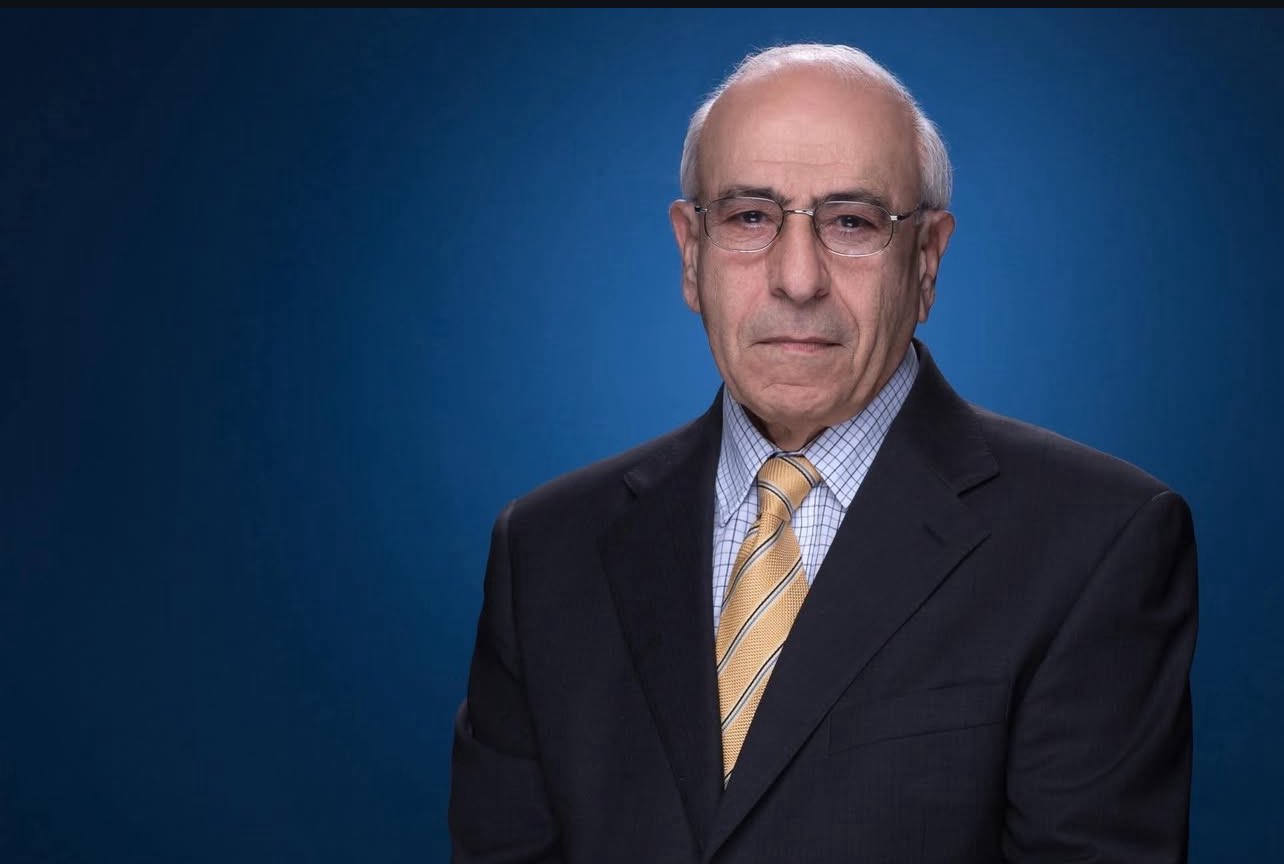 وفاة الإعلامي الأردني جميل عازر أحد رواد قناة الجزيرة عن 89 عامًا