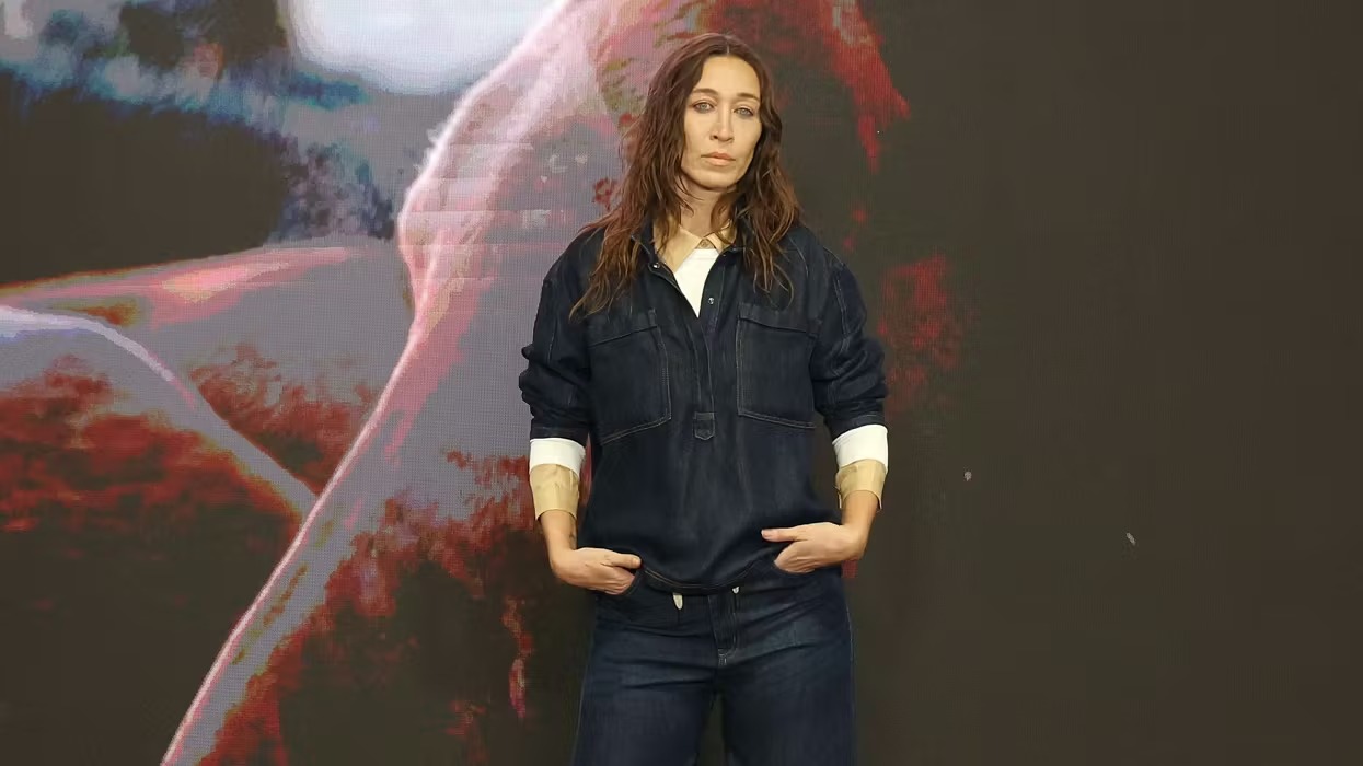 آلانا حديد تهاجم نيكولا بيلتز: 