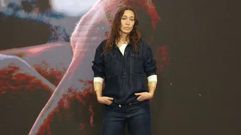 آلانا حديد تهاجم نيكولا بيلتز: 