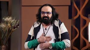 نادر أبو الليف يهدد مذيعة بفضائح على فيسبوك.. وموجة غضب إثر ابتزاز علني