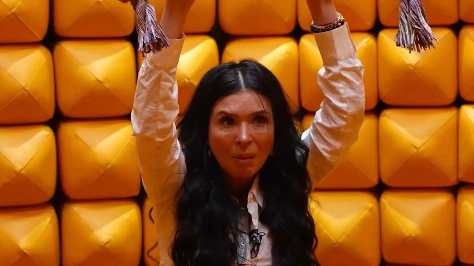 الراقصة دينا ضحية 