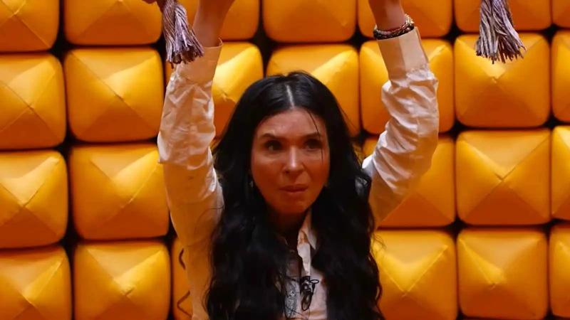 الراقصة دينا ضحية 