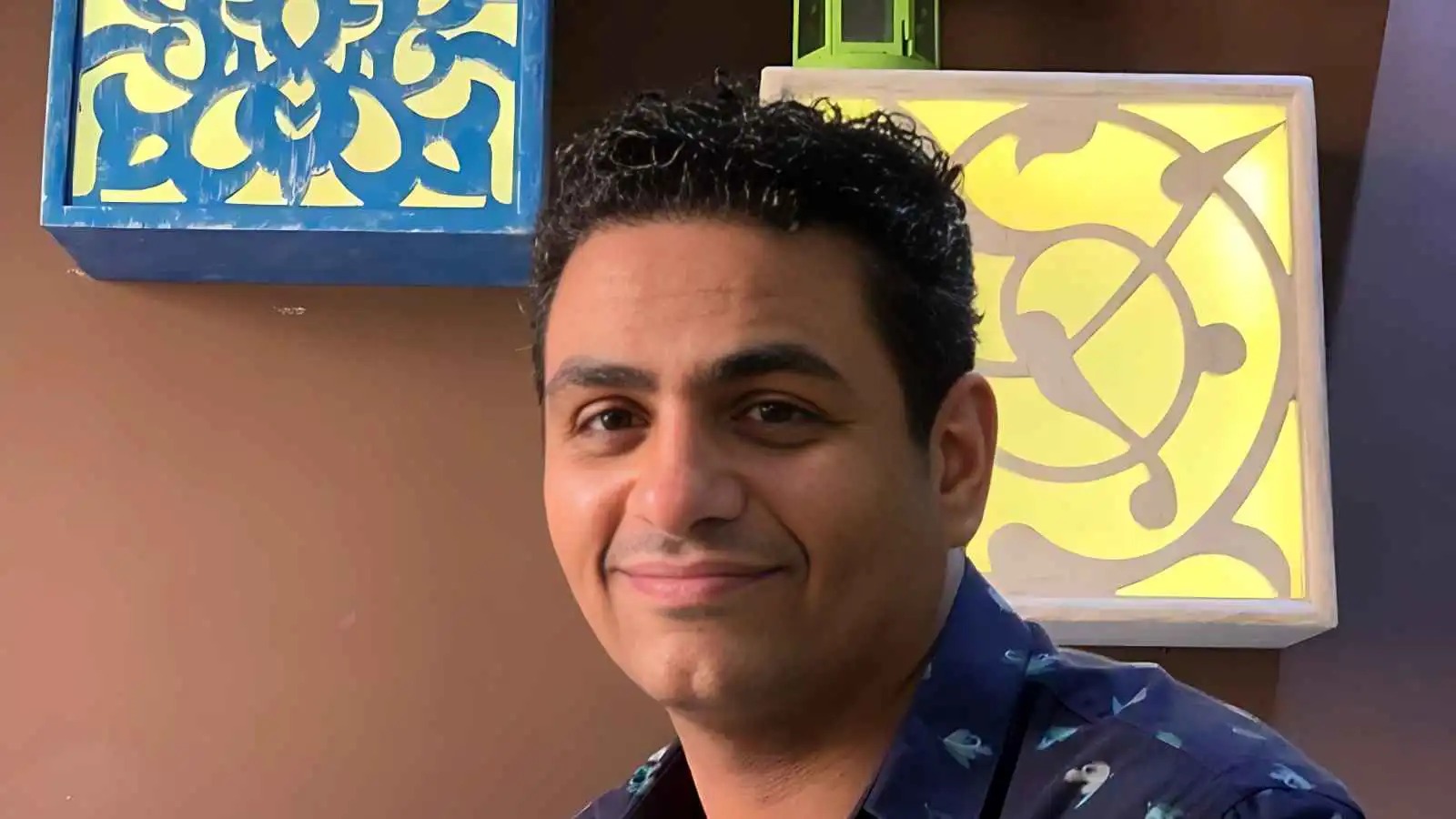 محمد صلاح العزب ينجو من حادث سير خطير ويوجه رسالة تحذير