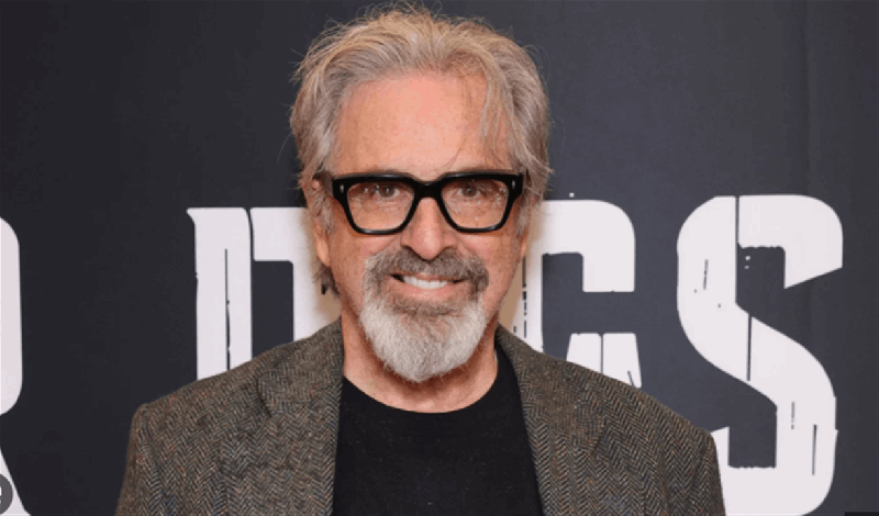 رحيل نجم المراهقين روبرت كارادين والسبب.. اضطراب ثنائي القطب