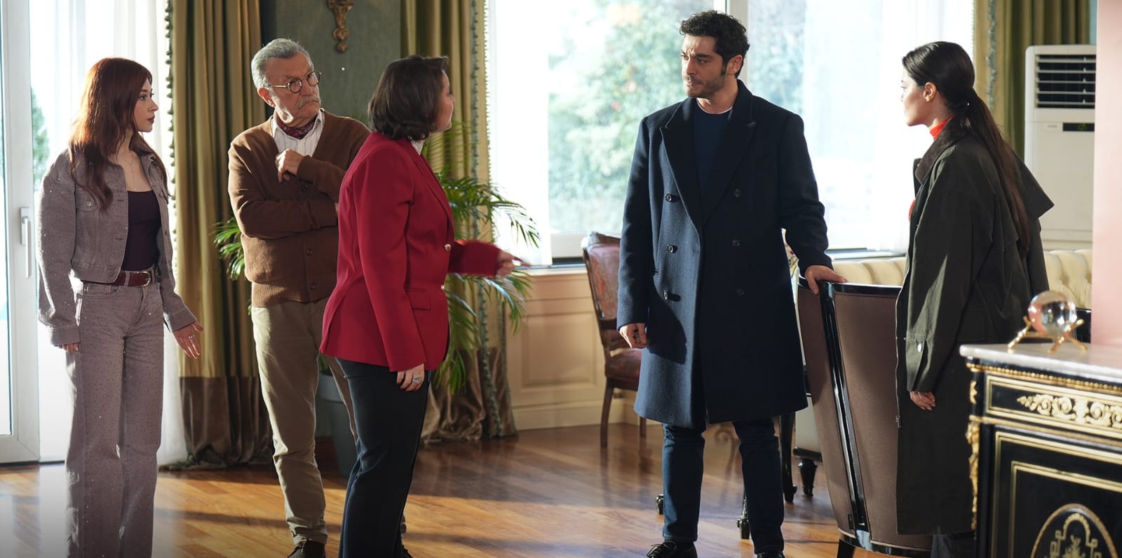 بيرسين تؤكد: مصير عرض «أنت من أحببت» مرتبط بنسب مشاهدة «المحتالون»