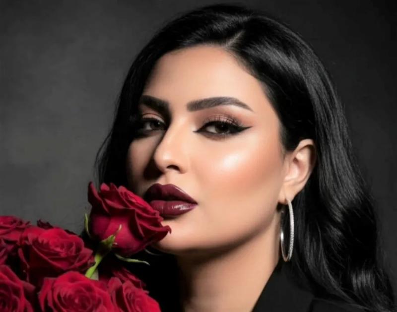 نور حسين تحتفل بعقد قرانها بصورة بالفستان الأبيض