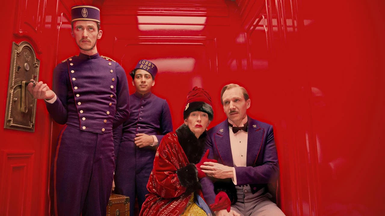 فيلم The Grand Budapest Hotel يعود مجددًا ليأسر القلوب على نتفليكس.. ما تودّون معرفته عنه