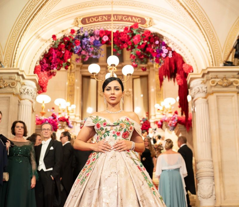 مهيرة عبد العزيز تتألق في حفل أوبرا فيينا 2026 وتمثل الإمارات على السجادة الحمراء العالمية