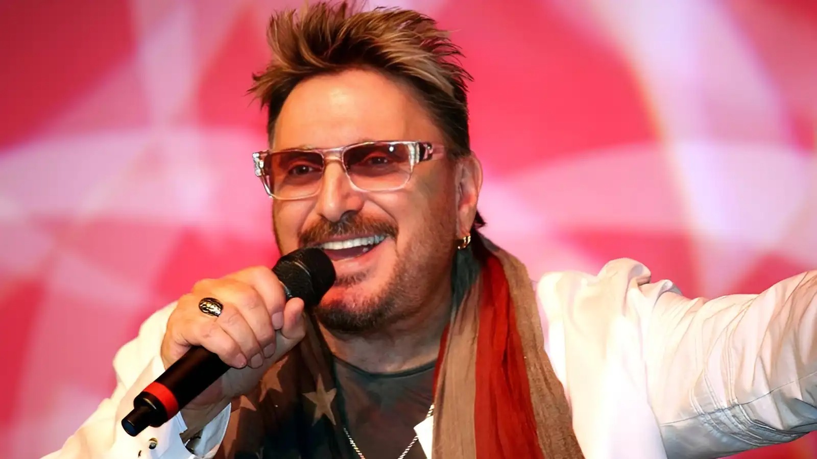 وفاة نجم الروك تشاك نيغرون مؤسس فرقة Three Dog Night عن 83 عامًا