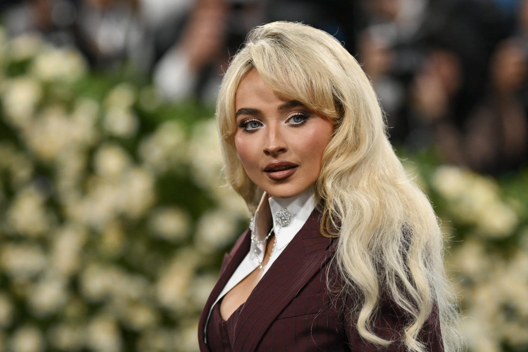 جدل كبير في مهرجان كوتشيلا.. سابرينا كاربنتر تعتذر للجمهور العربي