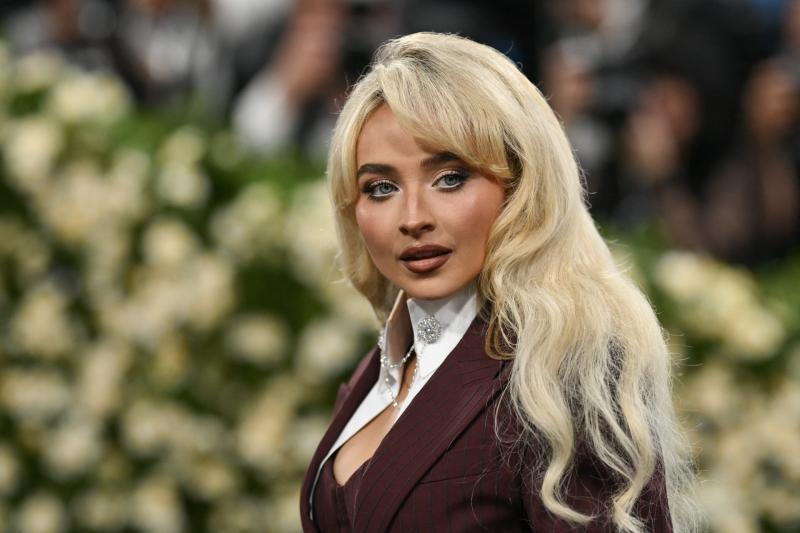 جدل كبير في مهرجان كوتشيلا.. سابرينا كاربنتر تعتذر للجمهور العربي