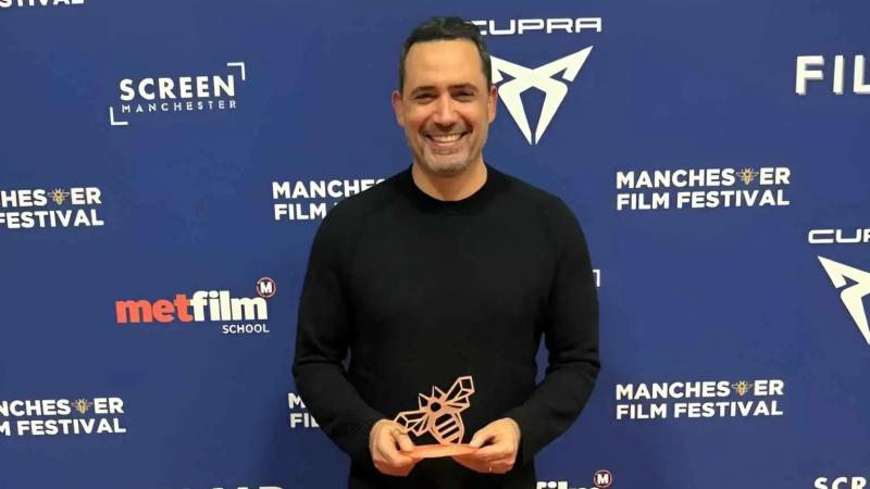 ظافر العابدين يتوج بجائزة أفضل مخرج في مهرجان مانشستر السينمائي