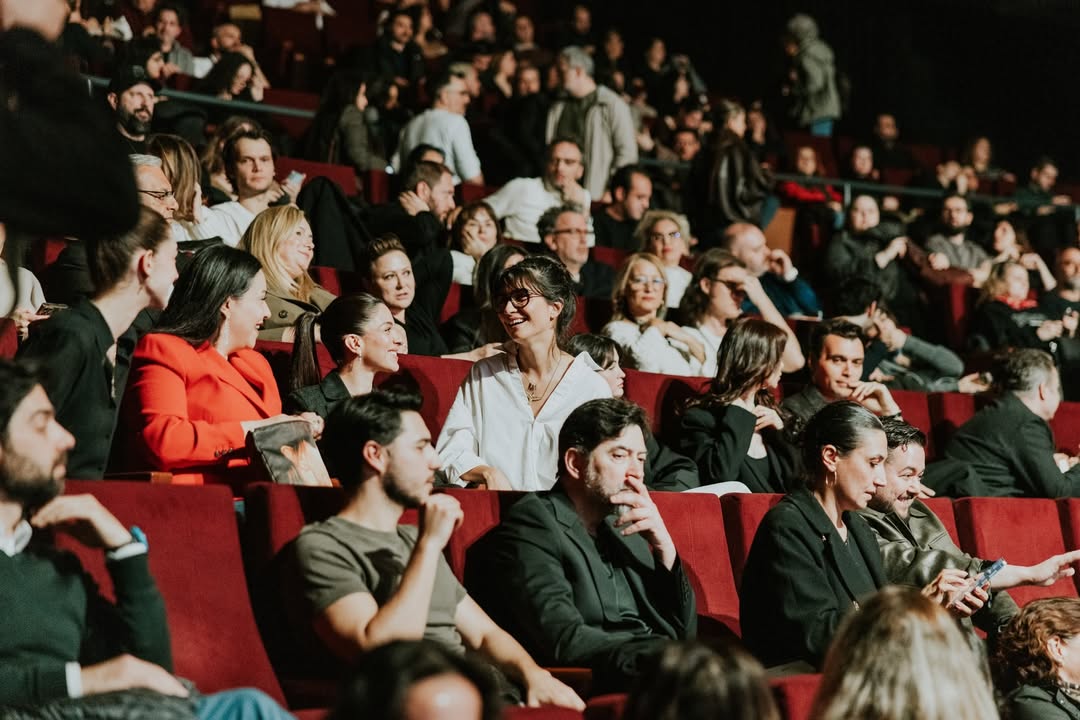 بالصور- هكذا خطفت توبا بويوكستون الأنظار في مهرجان إسطنبول السينمائي