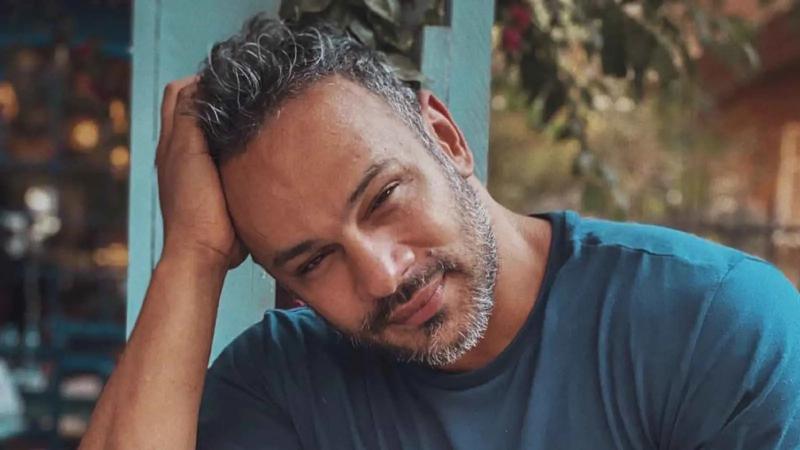 محمد عطية يعلن رحيل والدته ويعتذر لجمهوره