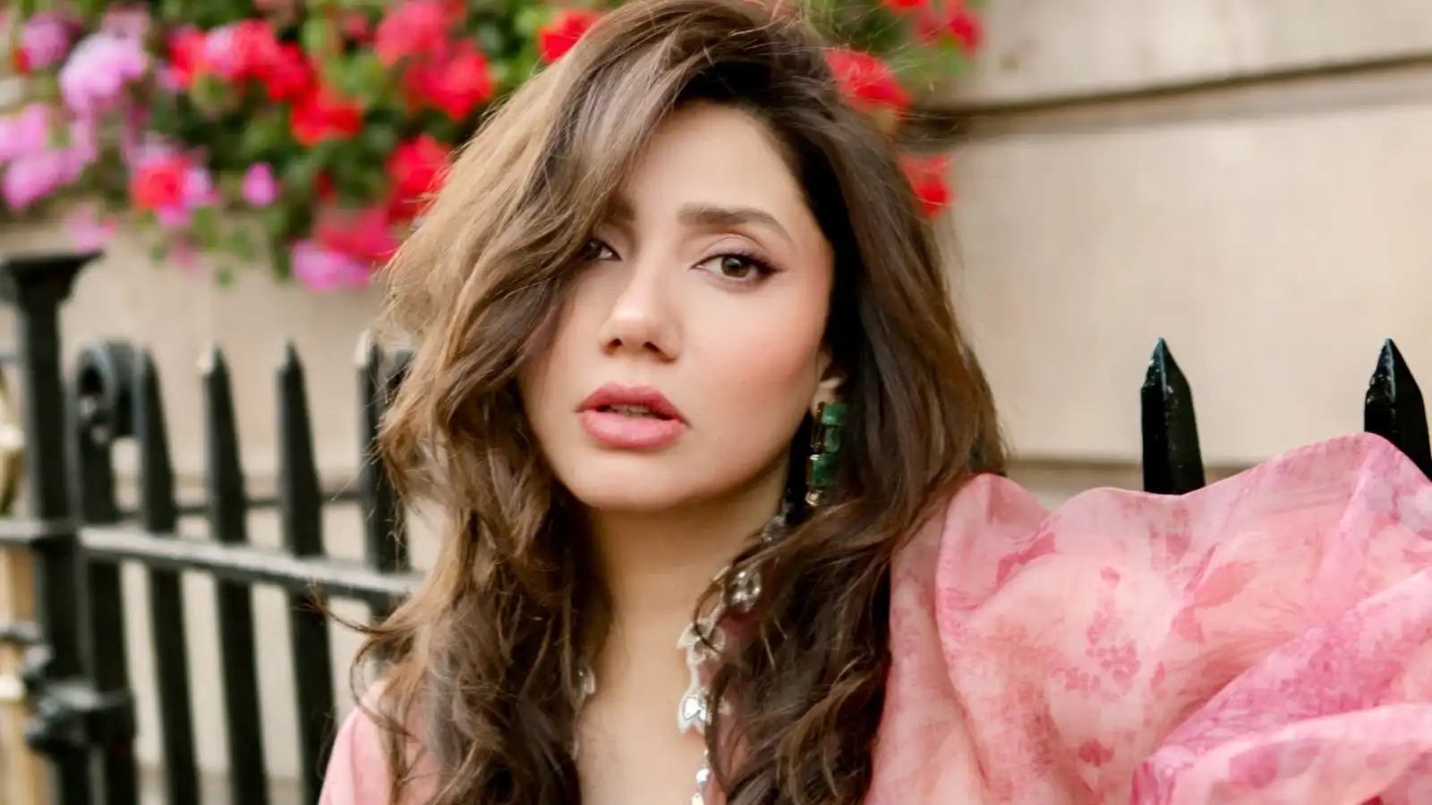 ماهيرا خان تعلن حملها الثاني من سليم كريم.. ظهور لافت في مهرجان تورنتو السينمائي