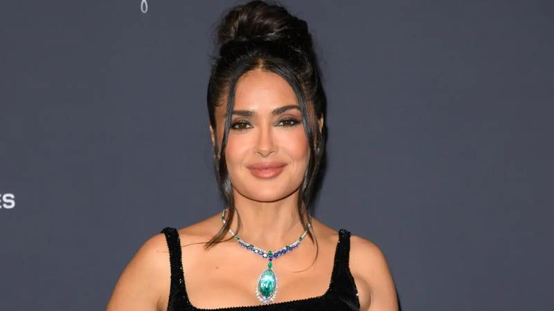 سلمى حايك تصبح جدة للمرة الأولى