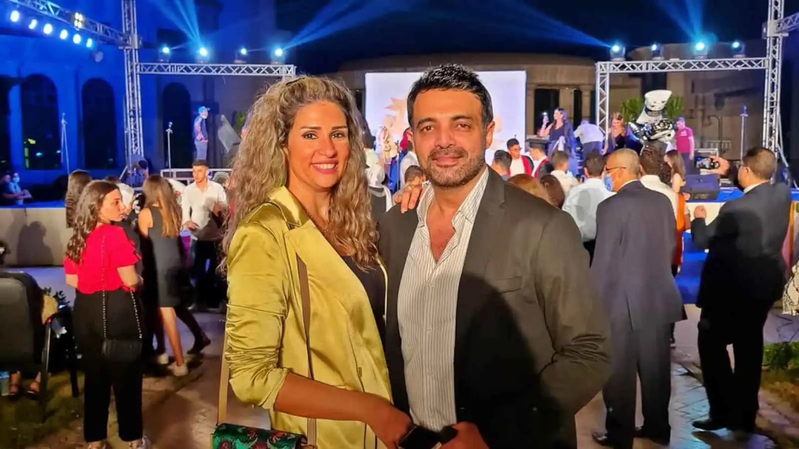 عمرو محمود ياسين يحسم الجدل حول الحالة الصحية لزوجته آيات أباظة